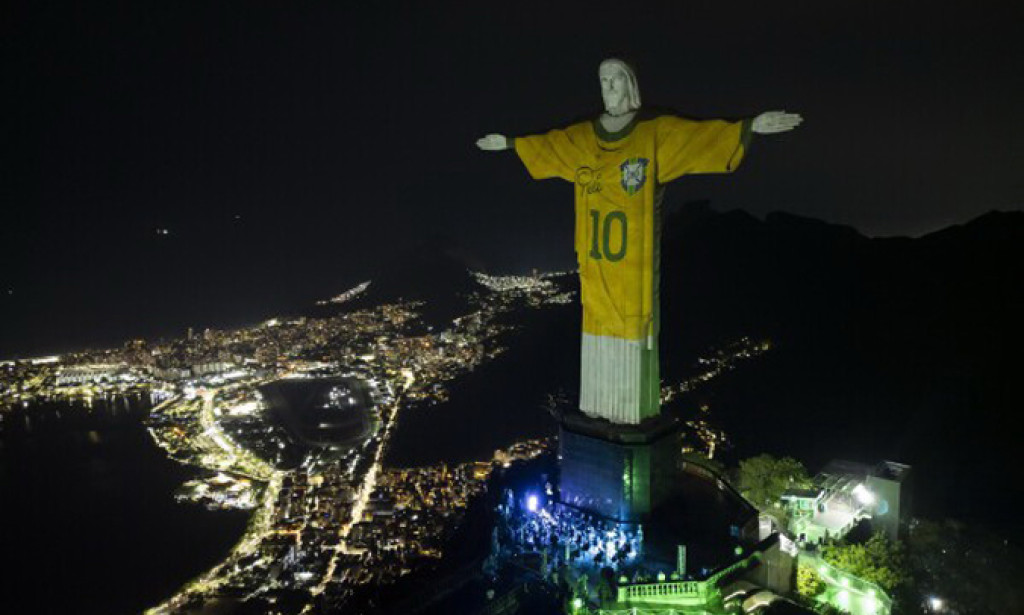 Brazil pays tributes to Pelé one year after his death, Christ the redeemer wears his number